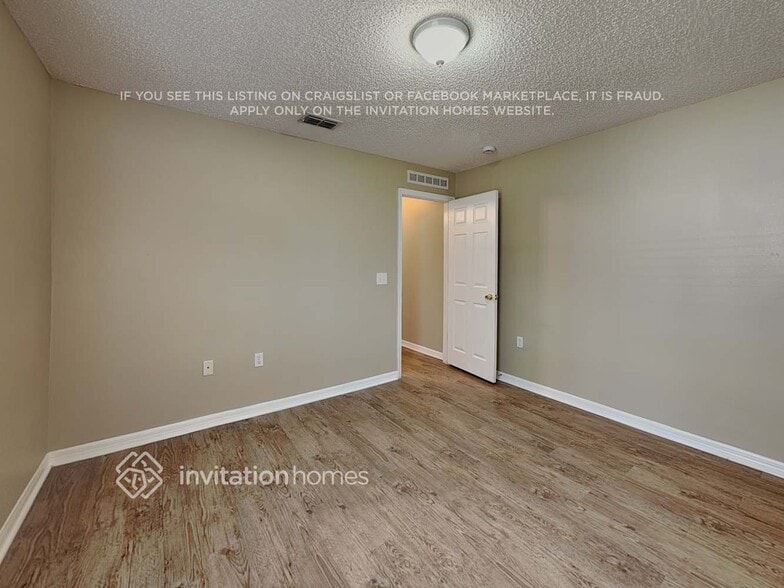 Building Photo - 1710 W Marshall Lake Dr