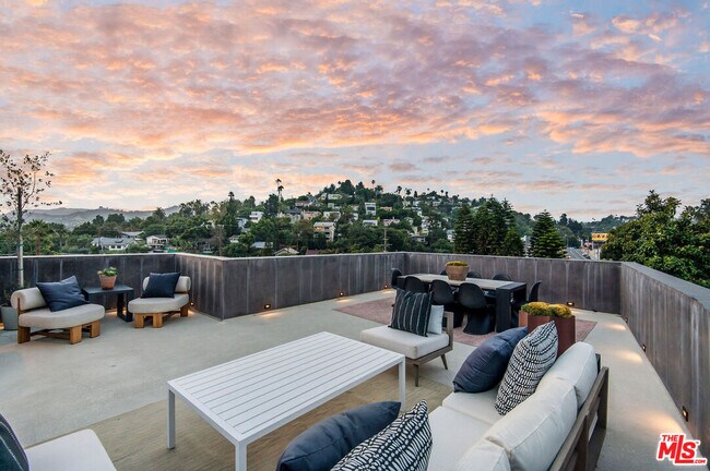 Building Photo - 1264 Hyperion Ave