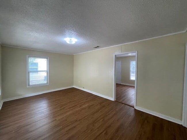 Building Photo - 2005 N 39th A St