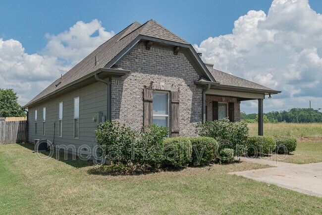 Building Photo - 1020 Washington Dr