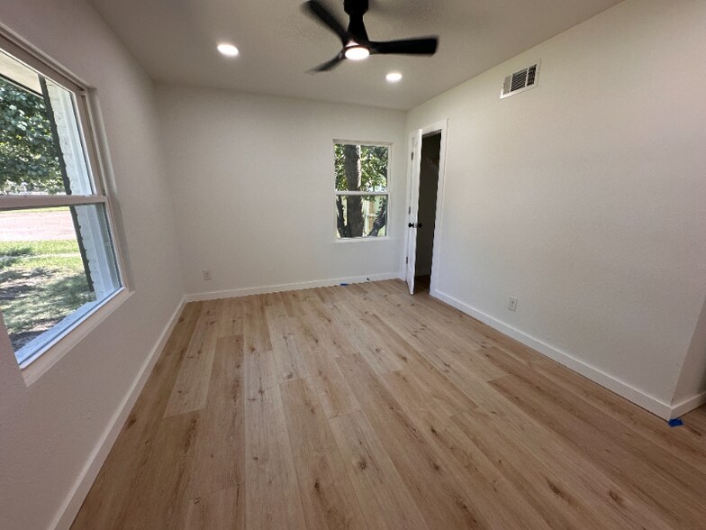 Building Photo - 11380 Lanewood Cir