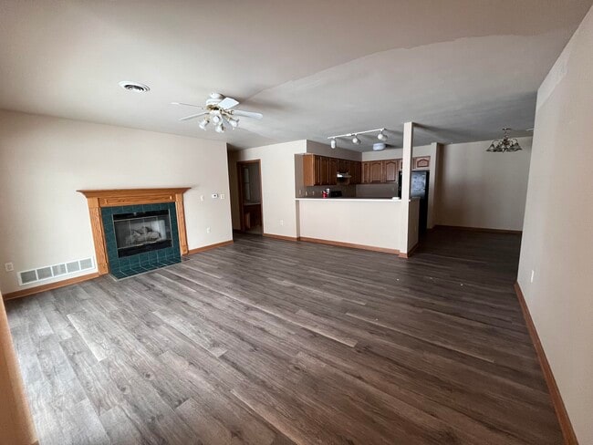 Building Photo - 280 S Lar-Ann St