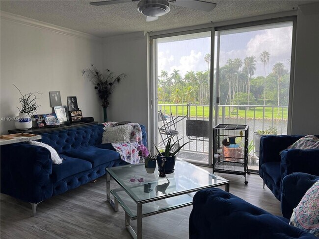 Building Photo - 1740 NW N River Dr