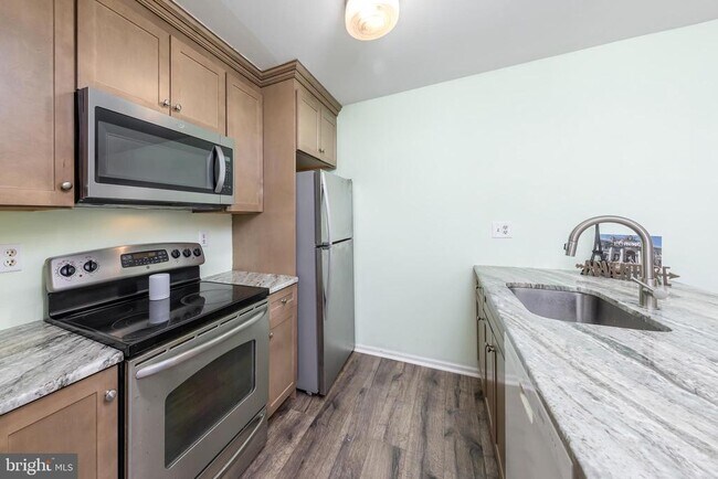 Building Photo - 43 Dover Ct