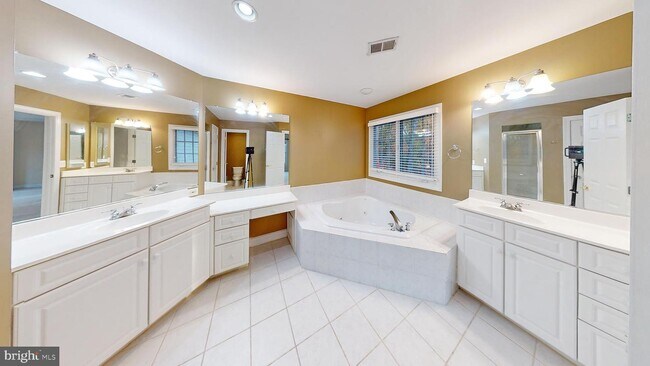 Building Photo - 309 Pure Spring Crescent