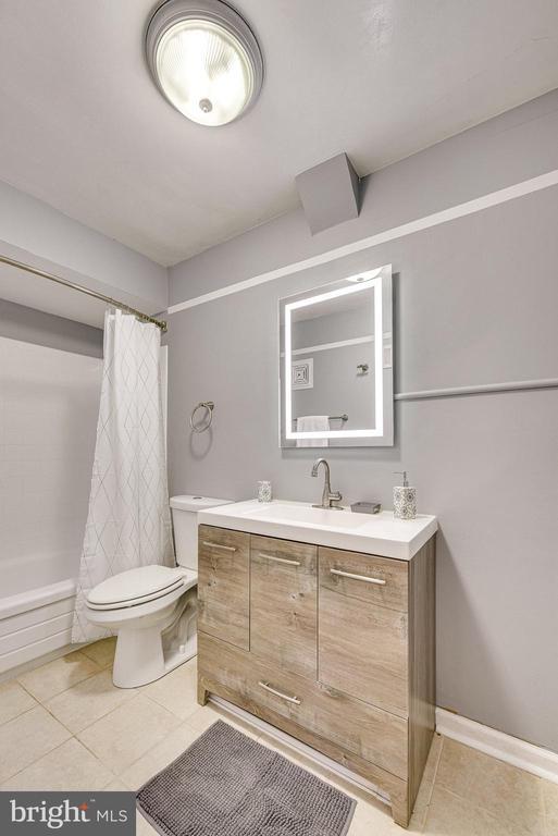 Building Photo - 5909 Prince James Dr