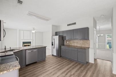 Building Photo - 10905 Pinewalk Forest Cir