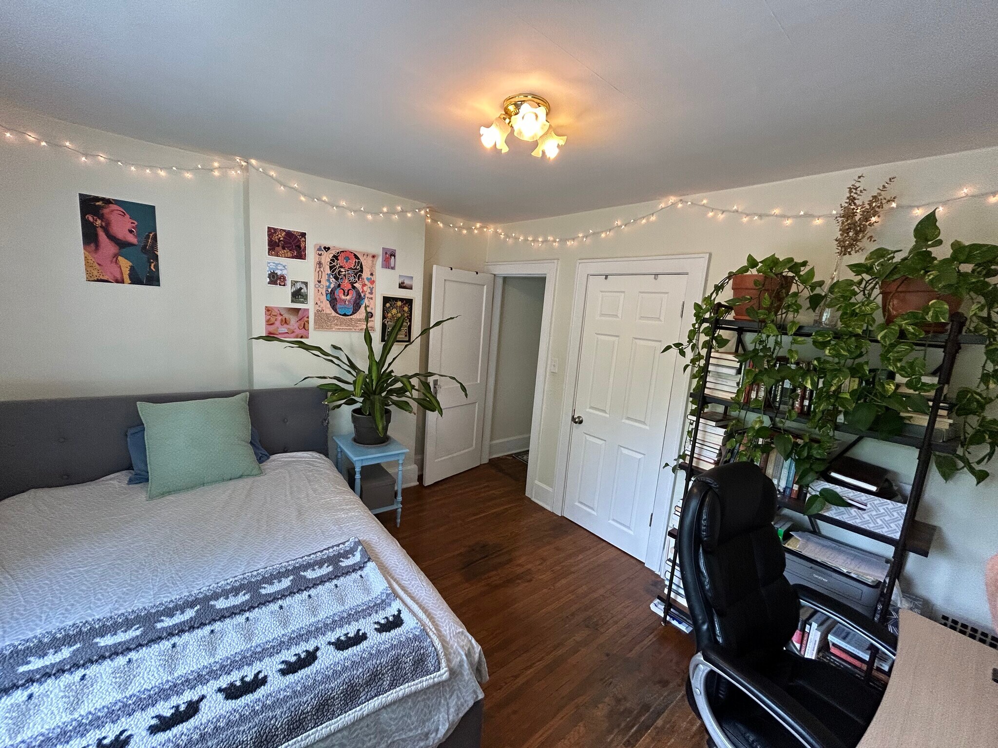 Front bedroom - 2441 Medary Ave