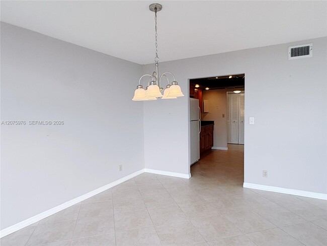 Building Photo - 800 Parkview Dr