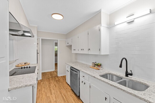 Building Photo - 6119 Bradford Dr