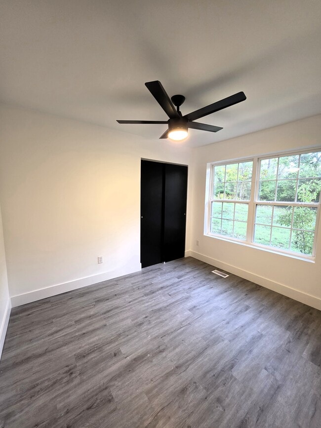 Building Photo - 12 New Sugar Creek Rd