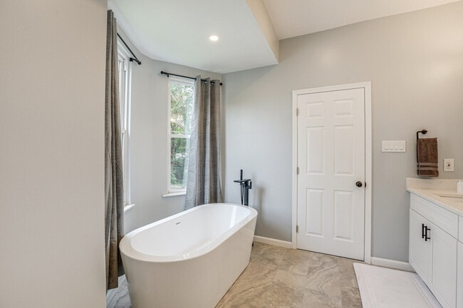 Building Photo - 5321 Wakefield St