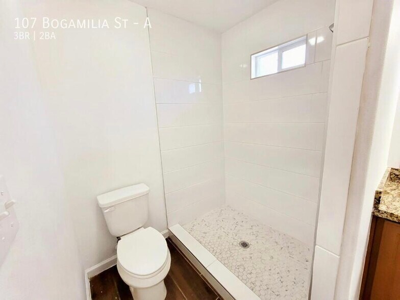 Building Photo - 107 Bogamilia