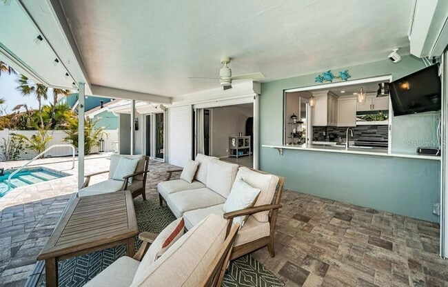 Building Photo - 2180 Dolphin Blvd S