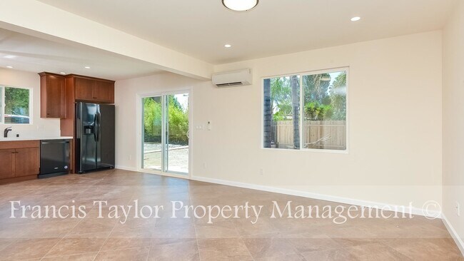 Building Photo - 3 Bedroom Home off Mary Lane