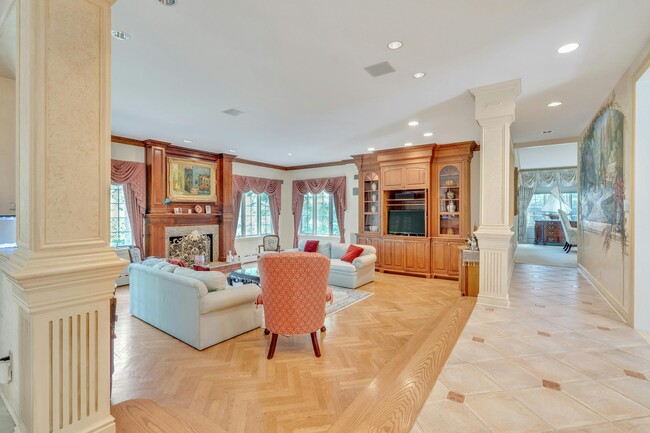 Building Photo - 787 Peach Tree Ln
