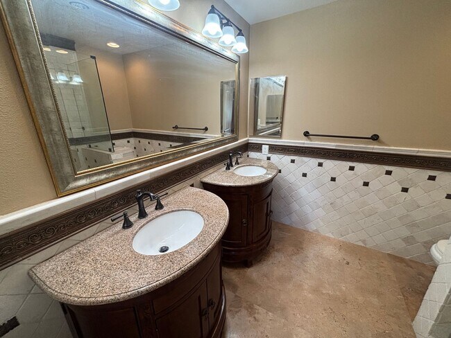 Building Photo - Single-Story Horse Property on 2 Acres in Canyon Country!