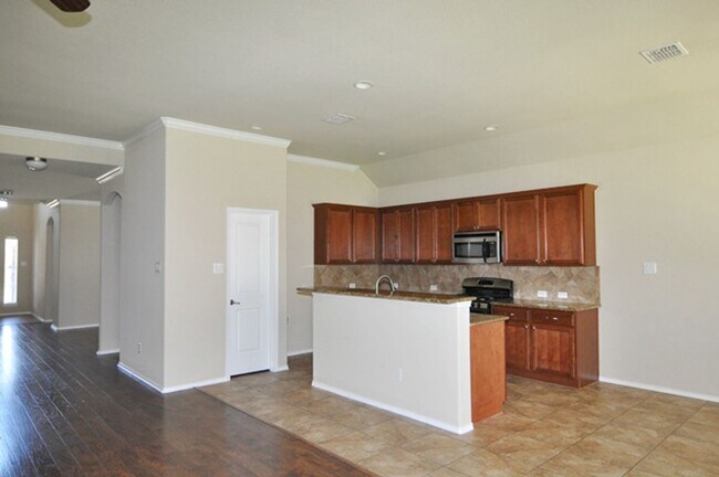 Building Photo - 3521 Twin Pines Dr