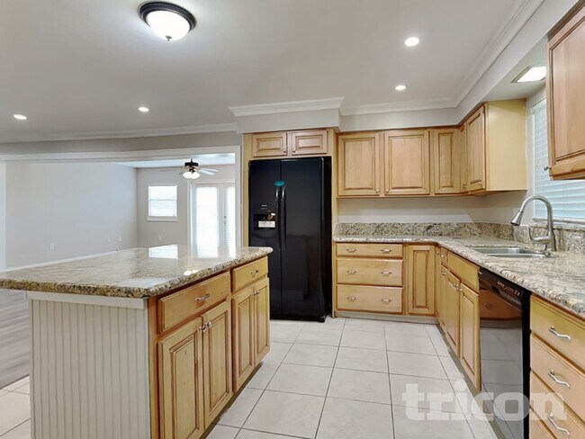 Building Photo - 331 Mendez Dr