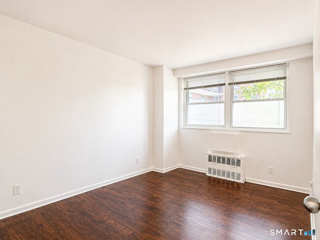 Building Photo - 91 Strawberry Hill Ave