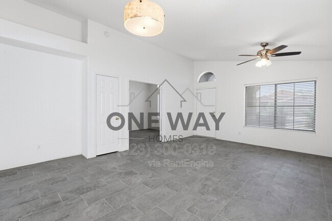 Building Photo - 4622 E Summerhaven Dr