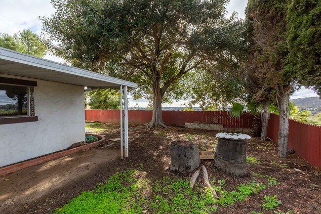 Building Photo - ***MT HELIX 3 BED 2 BATH***NEW APPLIANCES*...