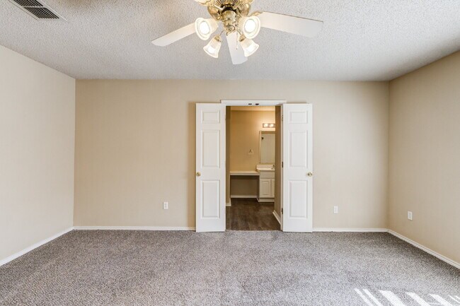 Building Photo - 3/2/2 plus a large basement on a Cul-de-Sac!