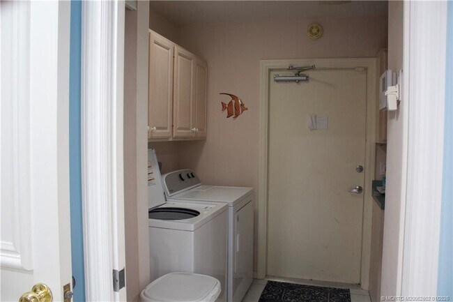 Building Photo - 2744 Howard Creek Ln