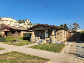 Building Photo - 3 Bedroom, 1 Bathroom Home – Ideal for Stu...