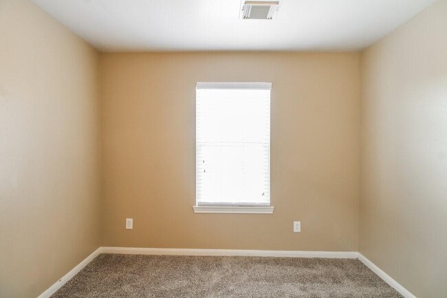 Building Photo - 4935 N Cancun Dr