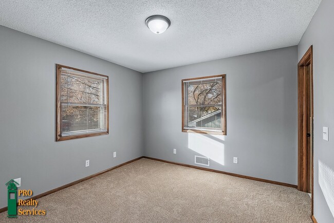 Building Photo - 4 Bedroom Home in Brooklyn Center