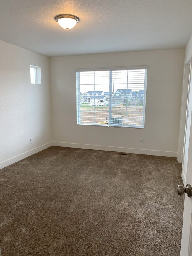 Building Photo - Stunning 4 bed 3.5 bath in Johnstown. Available NOW!