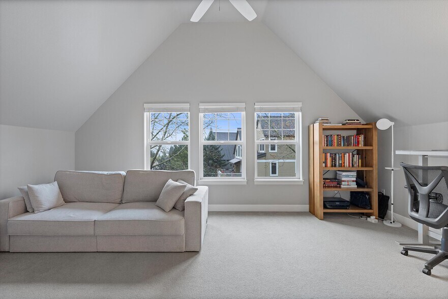 Building Photo - 9826 NW Justus Ln