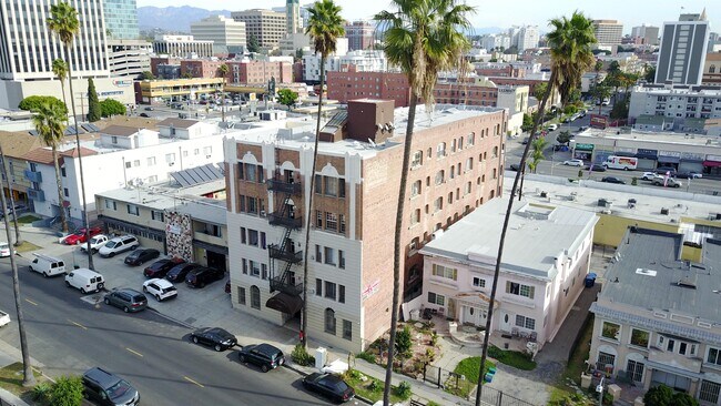 Building Photo - 738 S New Hampshire Ave