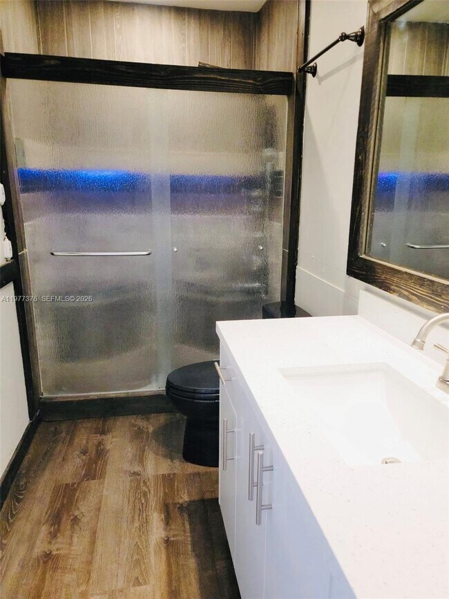 Building Photo - 1439 Captains Walk