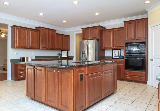 Building Photo - 8417 Henderson Rd