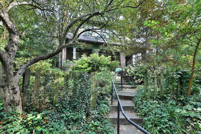 Building Photo - 2120 Iuka Ave