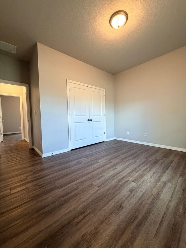 Building Photo - 3 bedrooms and 2 baths! FRESHLY RENOVATED!