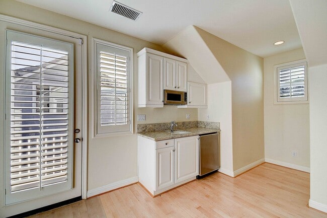 Building Photo - 4132 Prado De Las Cabras