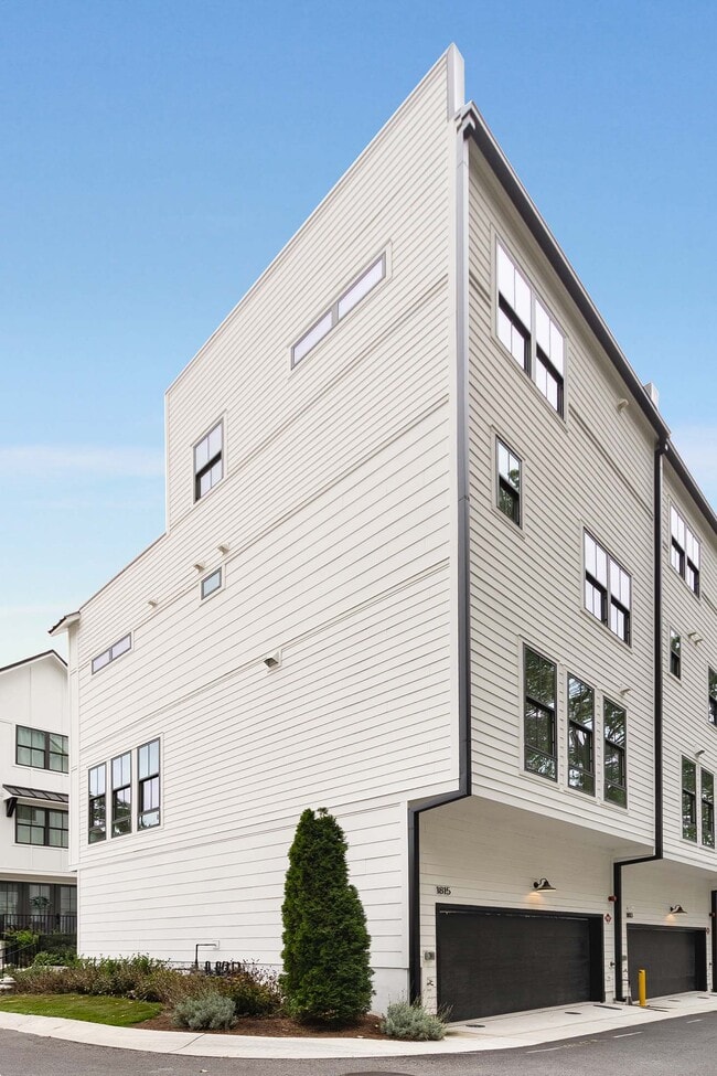 Building Photo - 1815 Gotham Ln NE