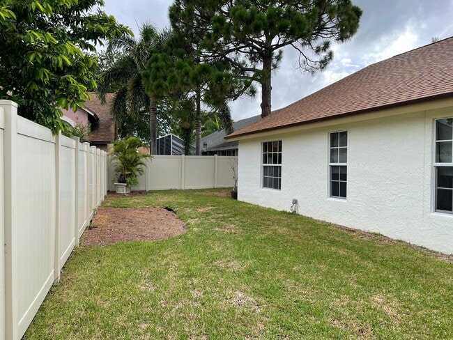 Building Photo - 12861 Meadowbend Dr