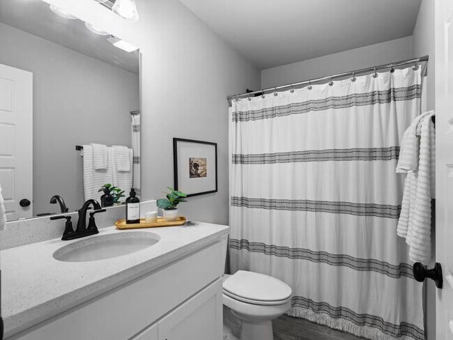 Building Photo - New Beginnings Start At AMRR: 4 bedroom / 2 bath in Apple Crossing!