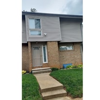 Building Photo - 4260 Cayuga Rd