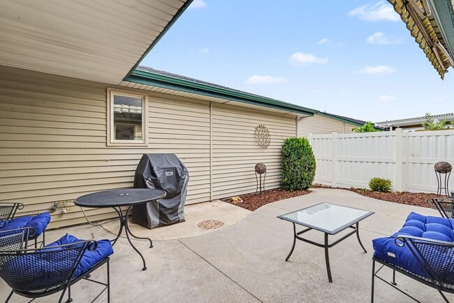 Building Photo - 4023 N Bayou Ln
