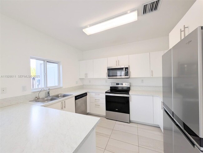 Building Photo - 1238 NW 4th Ln