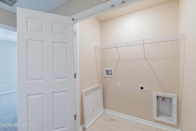 Building Photo - 9833 Fiddleback Ln