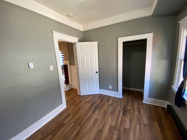 Building Photo - 1017 Elm St NW