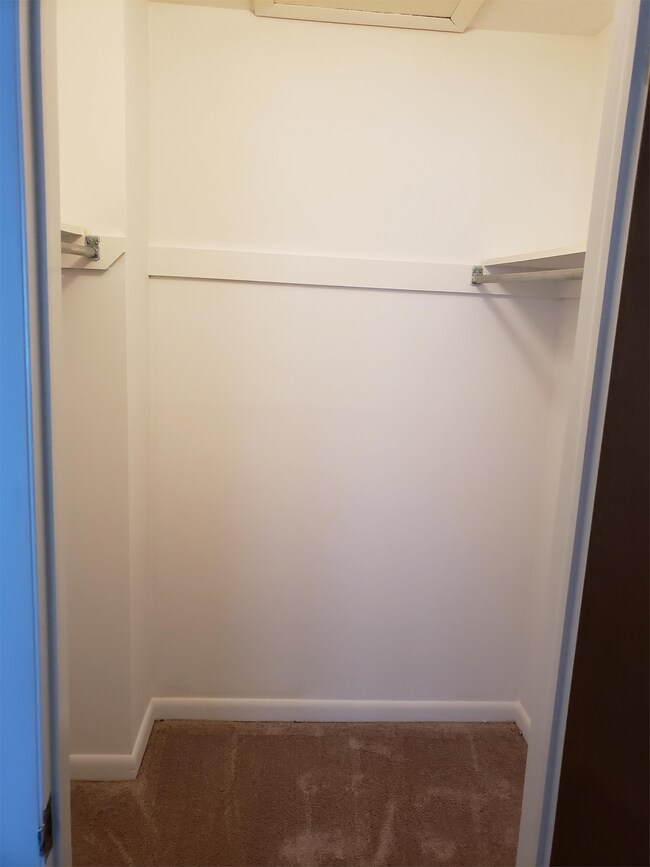 Building Photo - 300 Chapel Ct