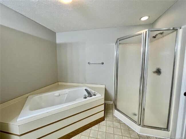 Building Photo - 6724 Willowbrook Dr