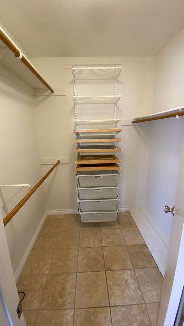 Building Photo - Spacious and Renovated Santa Monica Townhouse - Walker's Paradise 12th and Wilshire!